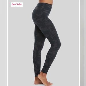 Spanx Look At Me Now Seamless Legging